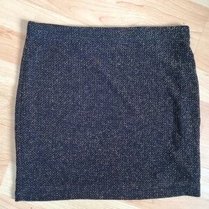 Mini-skirt, metallic. Size Medium.
